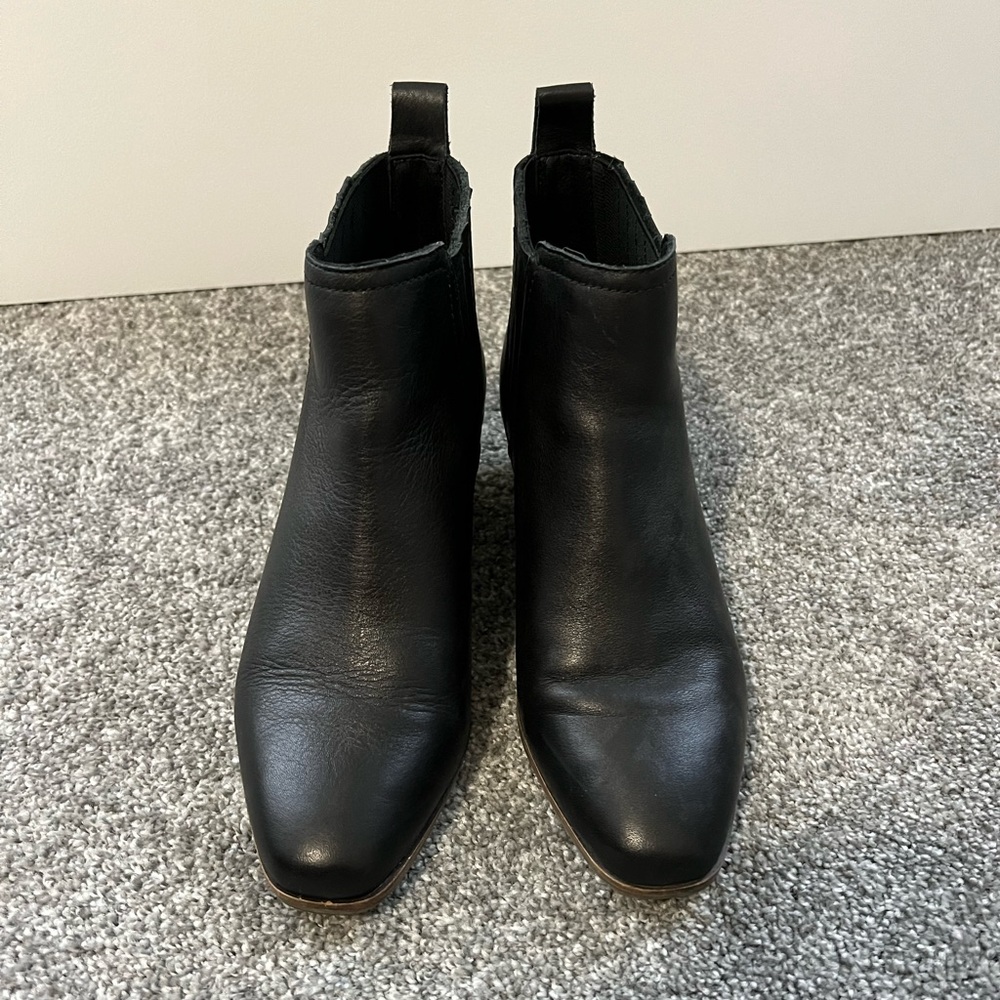Lucky Brand black leather Chelsea boot